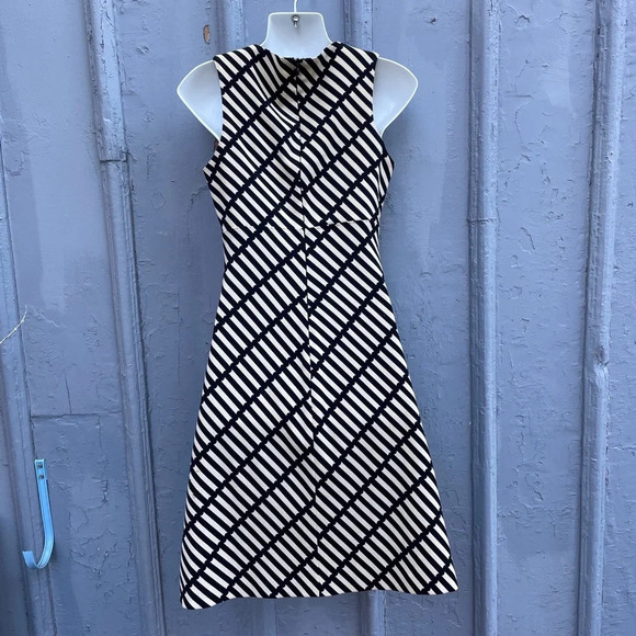 Versace Versus geometric wool A frame shift dress, size IT42 (US 6) - Picture 3 of 15